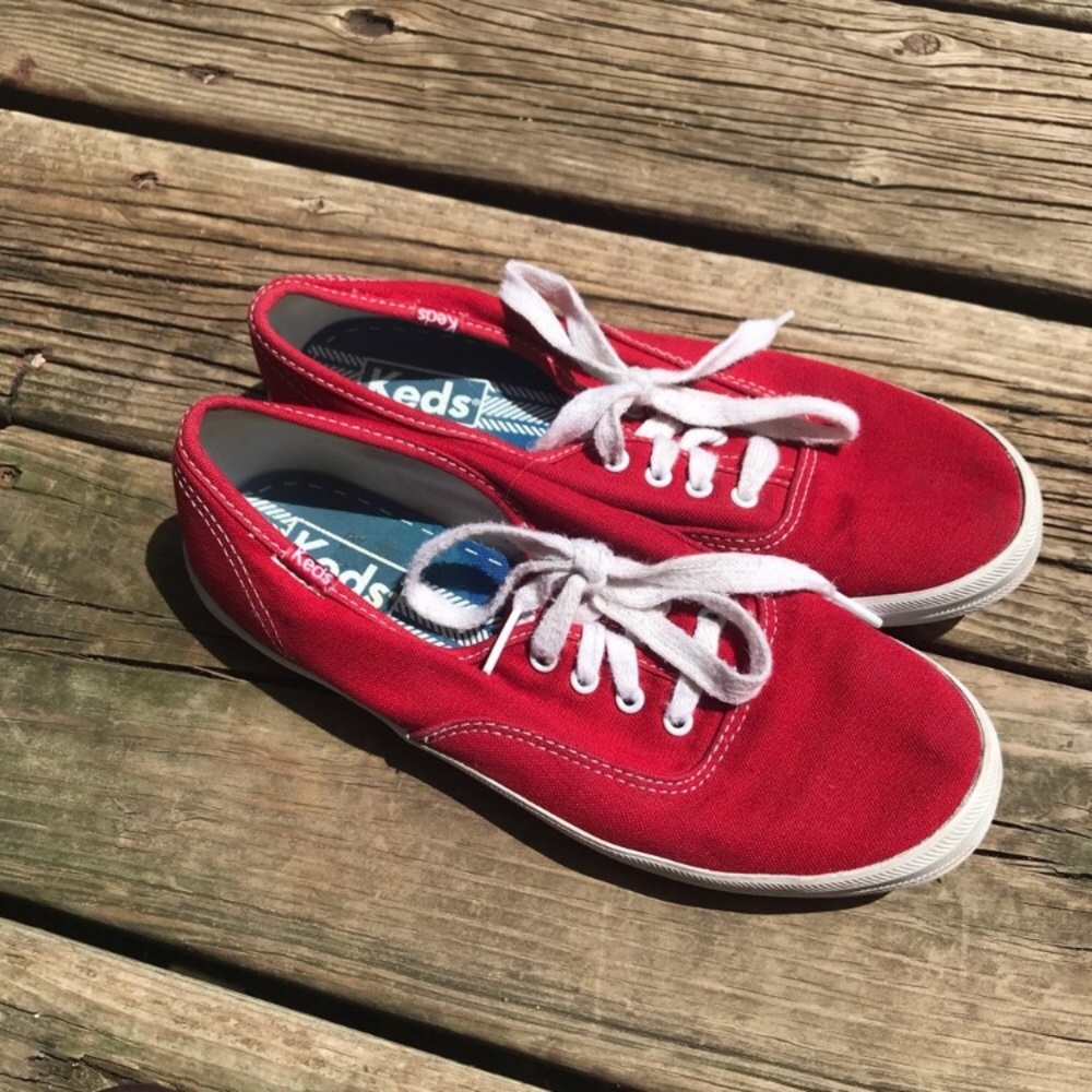 🌺 SALE 🌺 Red Ked’s